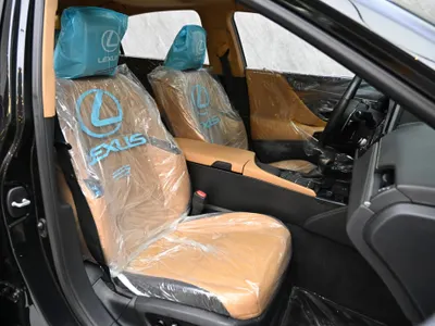 2022 لكزس إي إس 300إتش