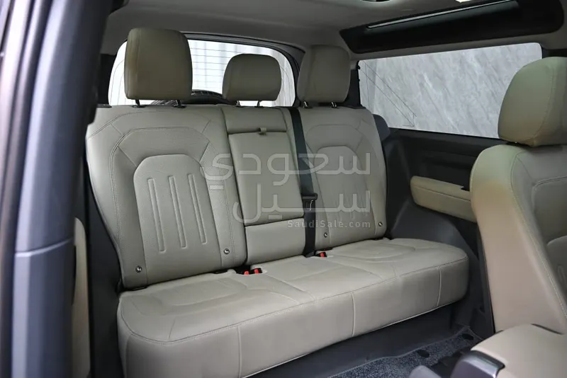 2021 لاند روفر ديفيندر اس اي