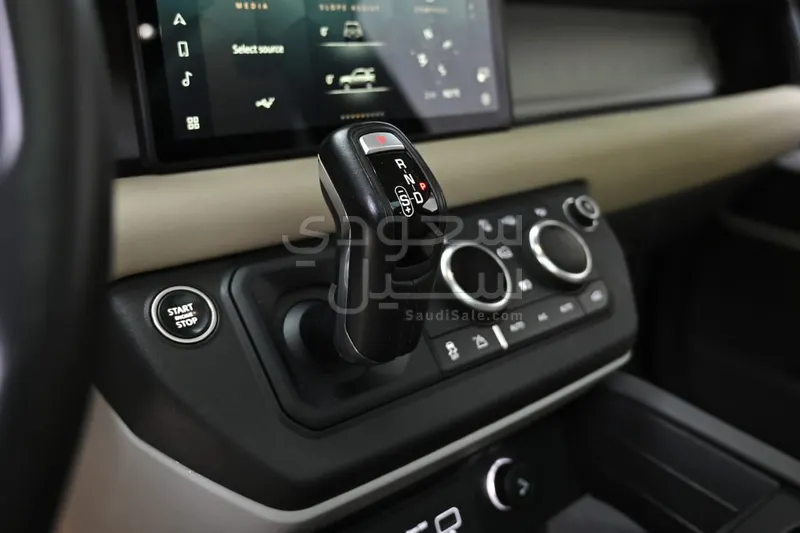 2021 لاند روفر ديفيندر اس اي