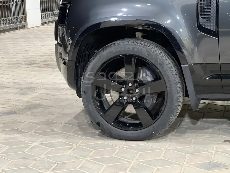 2025 لاند روفر ديفيندر اتش اس اي