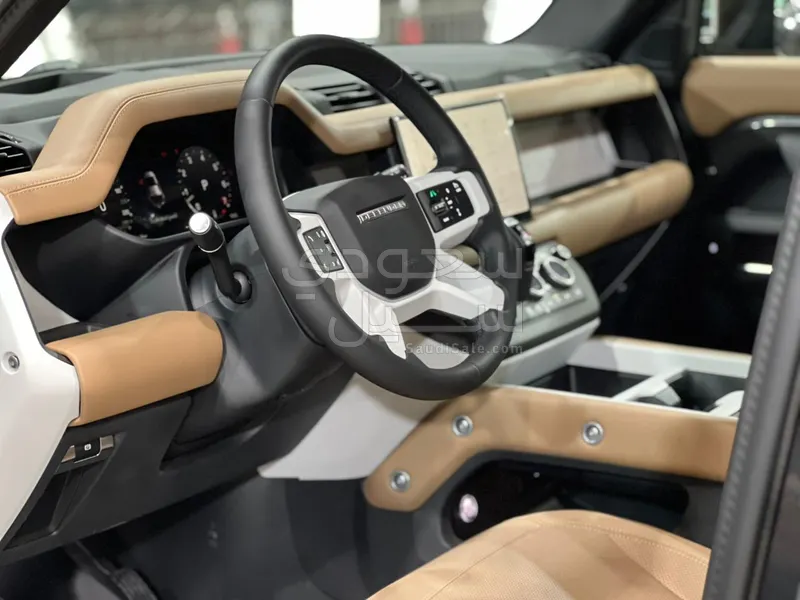 2025 لاند روفر ديفيندر اتش اس اي