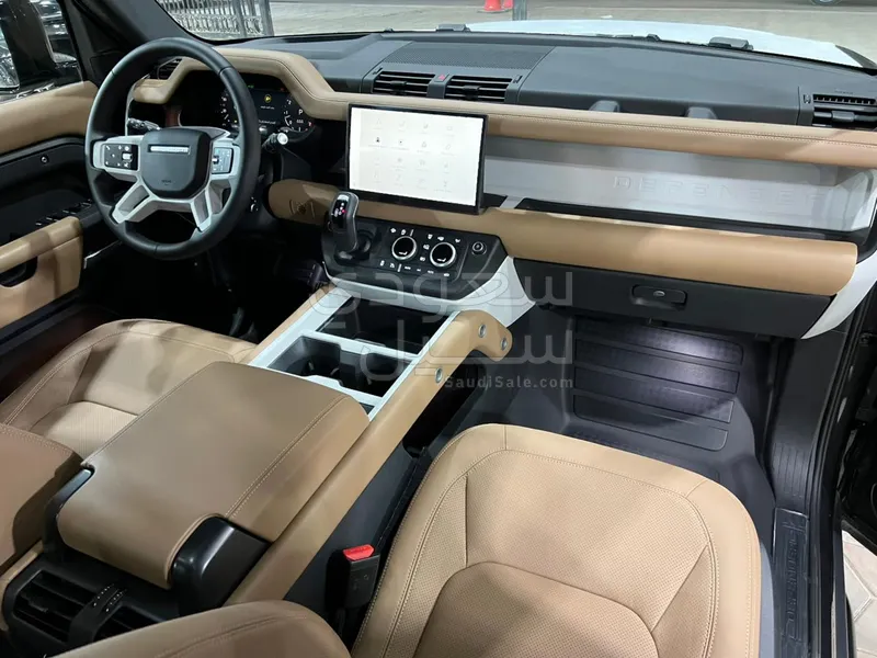 2025 لاند روفر ديفيندر اتش اس اي