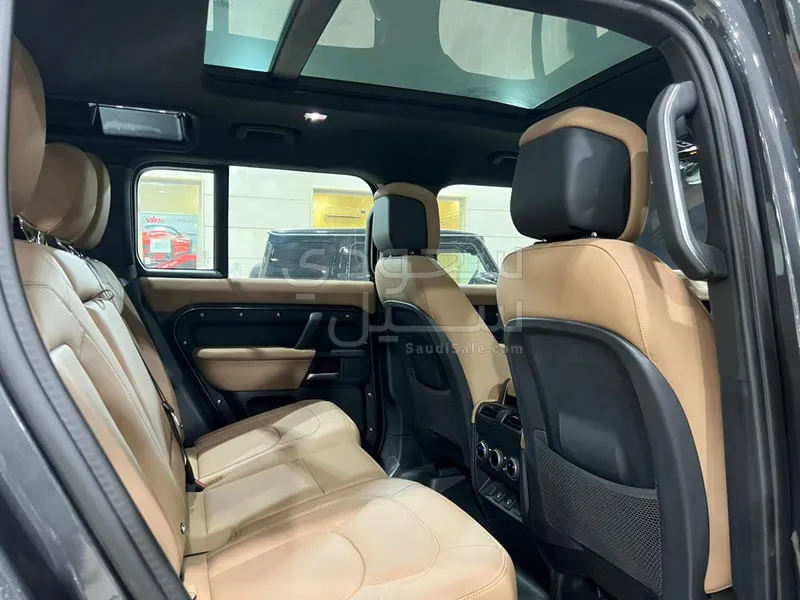 2025 لاند روفر ديفيندر اتش اس اي