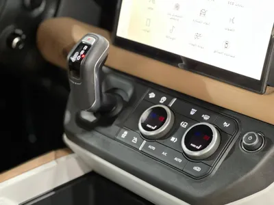 2025 لاند روفر ديفيندر اتش اس اي