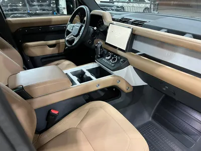 2025 لاند روفر ديفيندر اتش اس اي