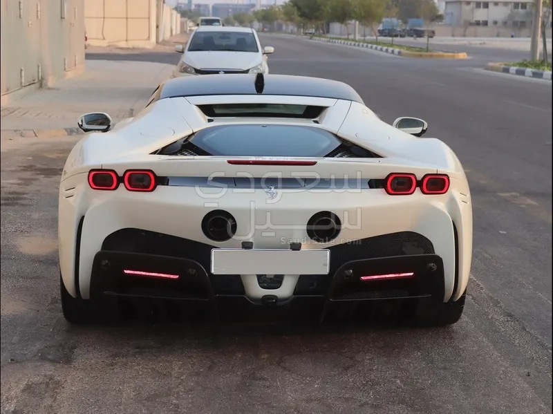 2021 فيراري اس اف 90 سترادالي