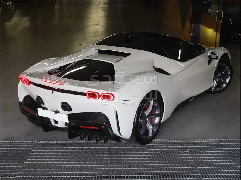 2021 فيراري اس اف 90 سترادالي