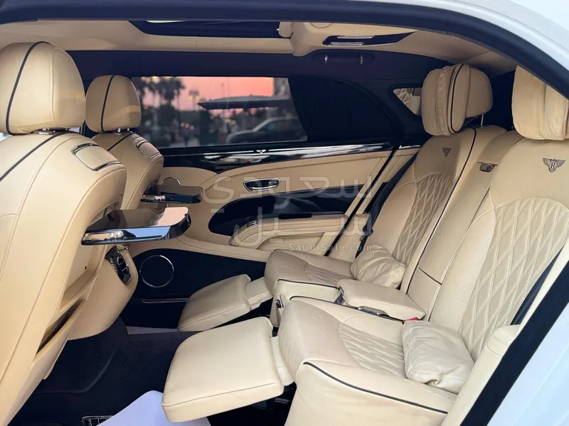 2018 بنتلي مولسان
