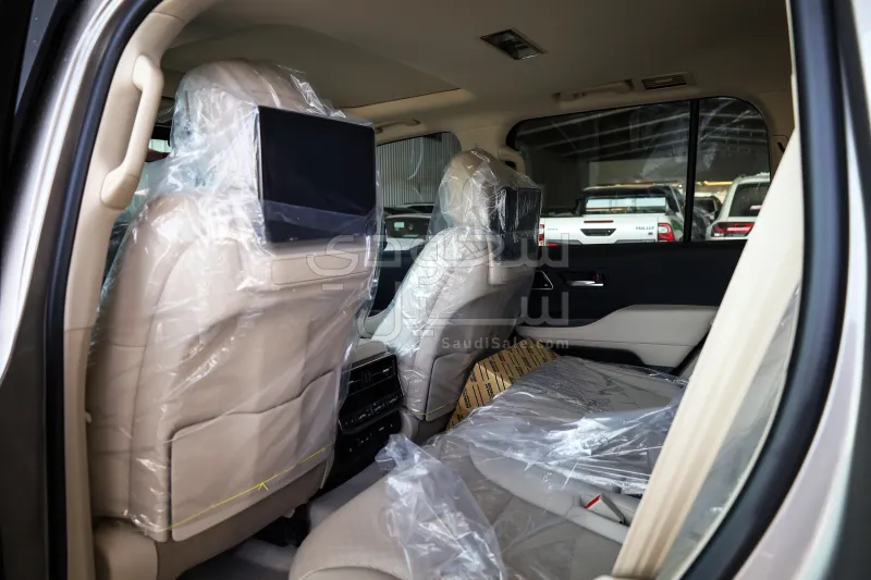 2025 تويوتا لاند كروزر في اكس ار