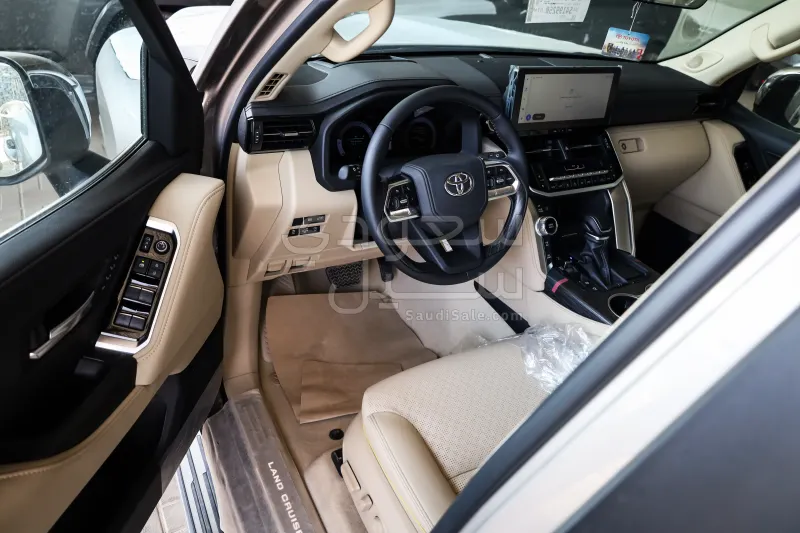 2025 تويوتا لاند كروزر في اكس ار