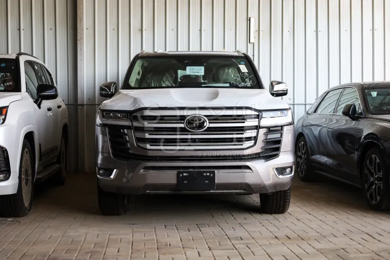 2025 تويوتا لاند كروزر في اكس ار