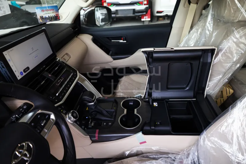 2025 تويوتا لاند كروزر في اكس ار