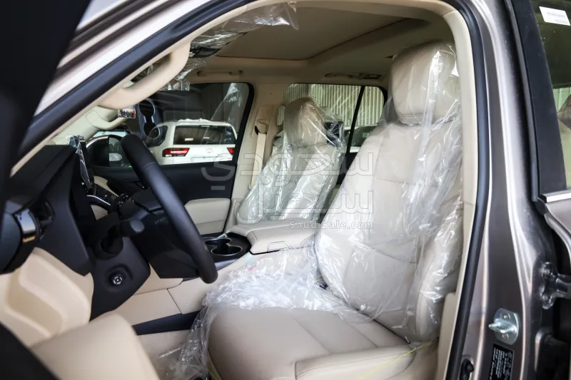 2025 تويوتا لاند كروزر في اكس ار