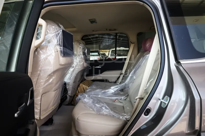 2025 تويوتا لاند كروزر في اكس ار