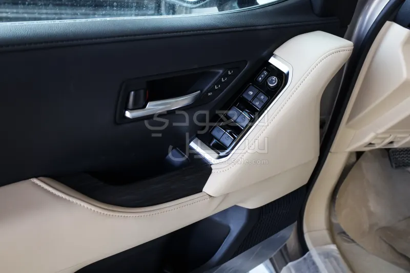 2025 تويوتا لاند كروزر في اكس ار