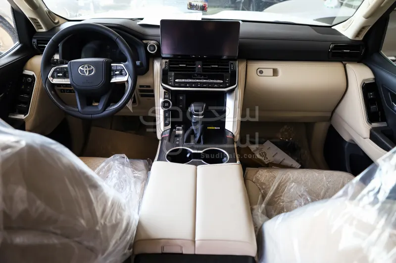 2025 تويوتا لاند كروزر في اكس ار