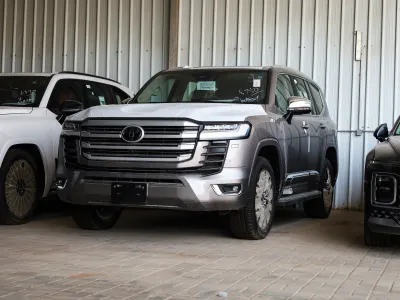 2025 تويوتا لاند كروزر في اكس ار