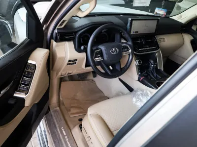 2025 تويوتا لاند كروزر في اكس ار