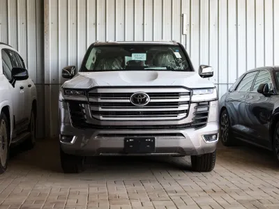 2025 تويوتا لاند كروزر في اكس ار