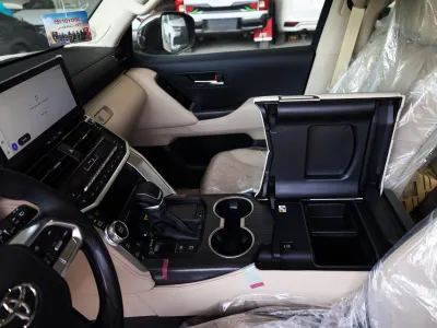 2025 تويوتا لاند كروزر في اكس ار