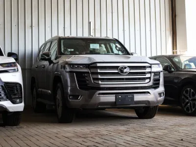 2025 تويوتا لاند كروزر في اكس ار