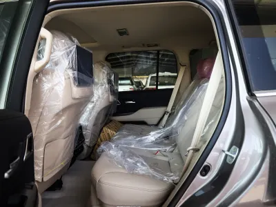 2025 تويوتا لاند كروزر في اكس ار