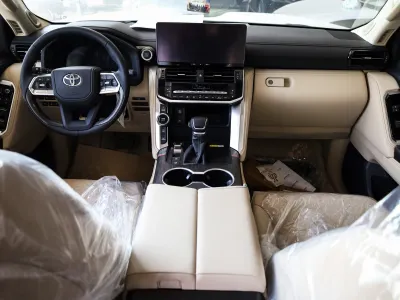 2025 تويوتا لاند كروزر في اكس ار