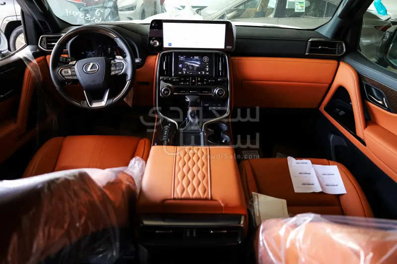 2025 لكزس إل إكس 600 بلاك اديشن