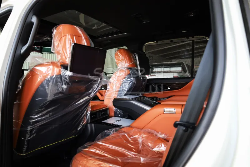 2025 لكزس إل إكس 600 بلاك اديشن