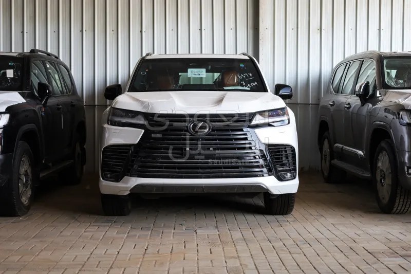 2025 لكزس إل إكس 600 بلاك اديشن