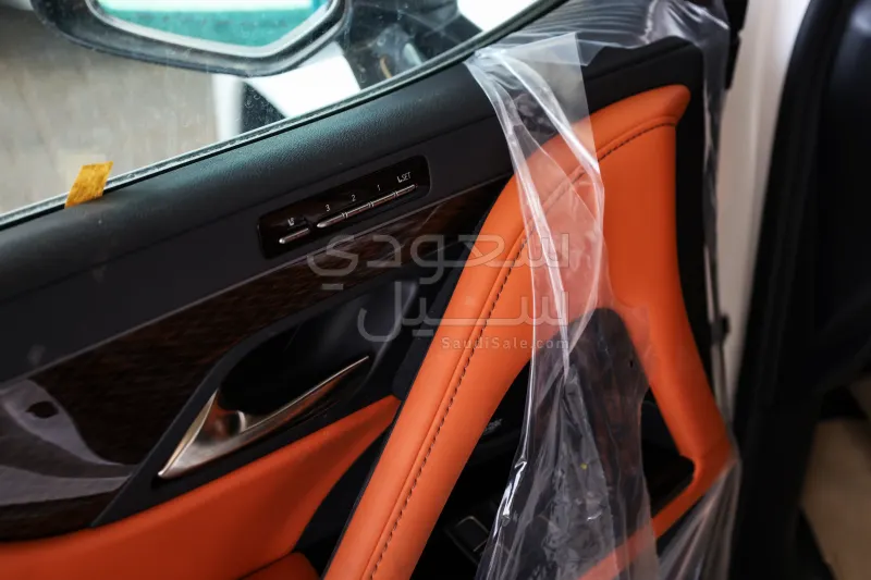 2025 لكزس إل إكس 600 بلاك اديشن