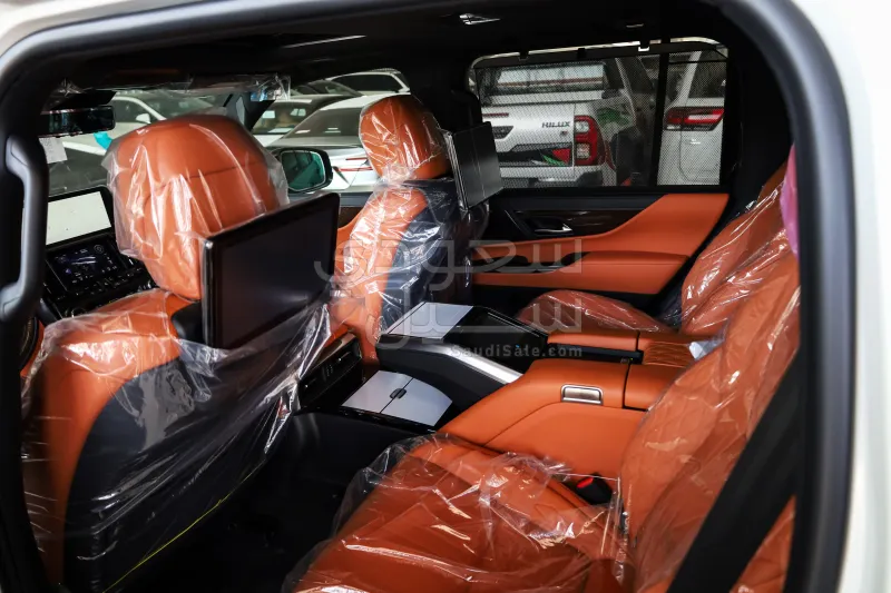 2025 لكزس إل إكس 600 بلاك اديشن