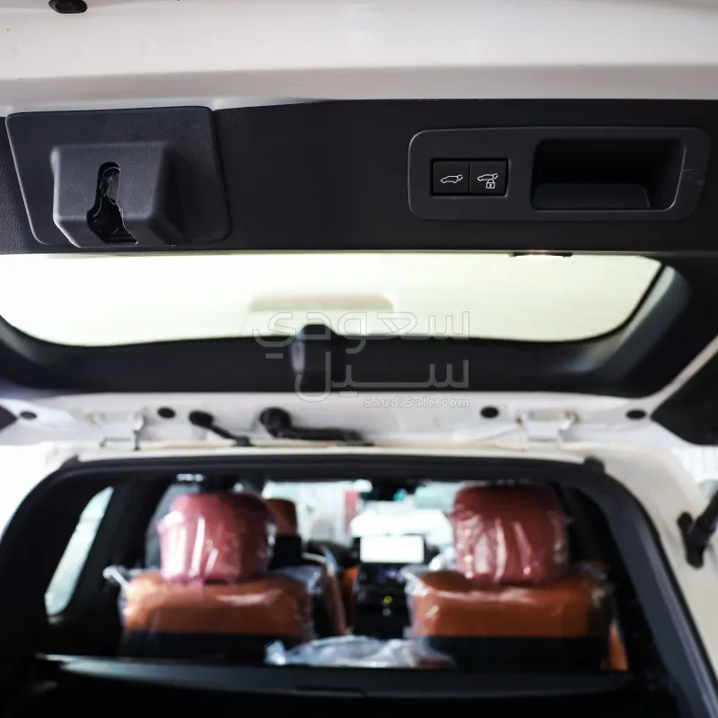 2025 لكزس إل إكس 600 بلاك اديشن