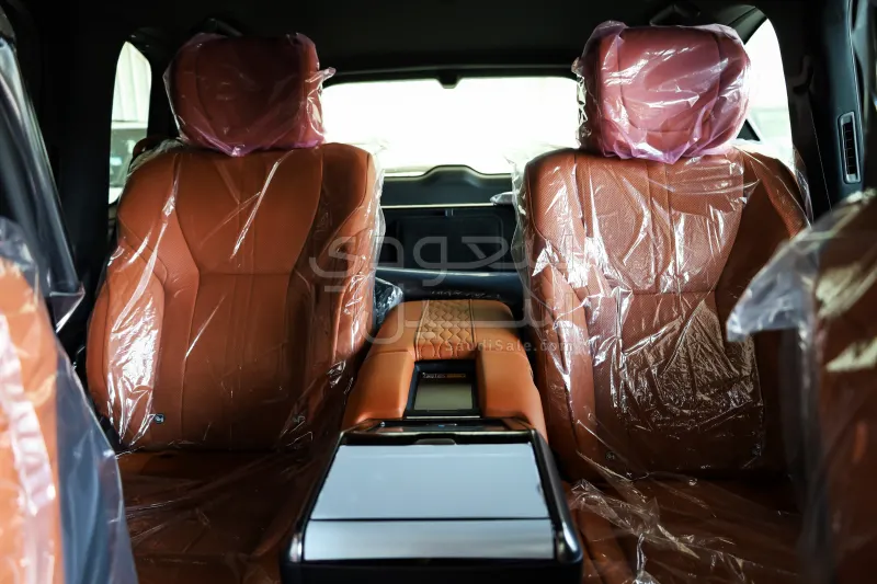 2025 لكزس إل إكس 600 بلاك اديشن