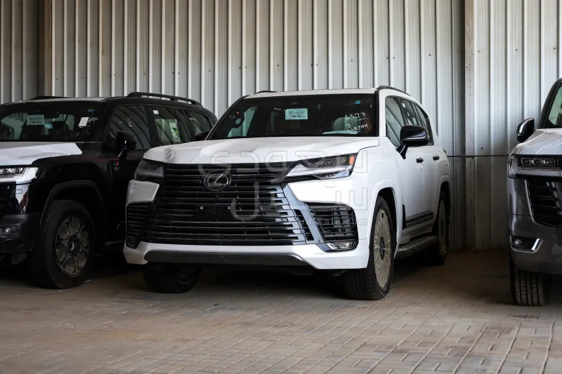 2025 لكزس إل إكس 600 بلاك اديشن