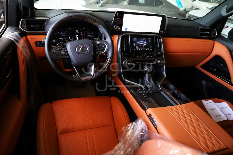 2025 لكزس إل إكس 600 بلاك اديشن