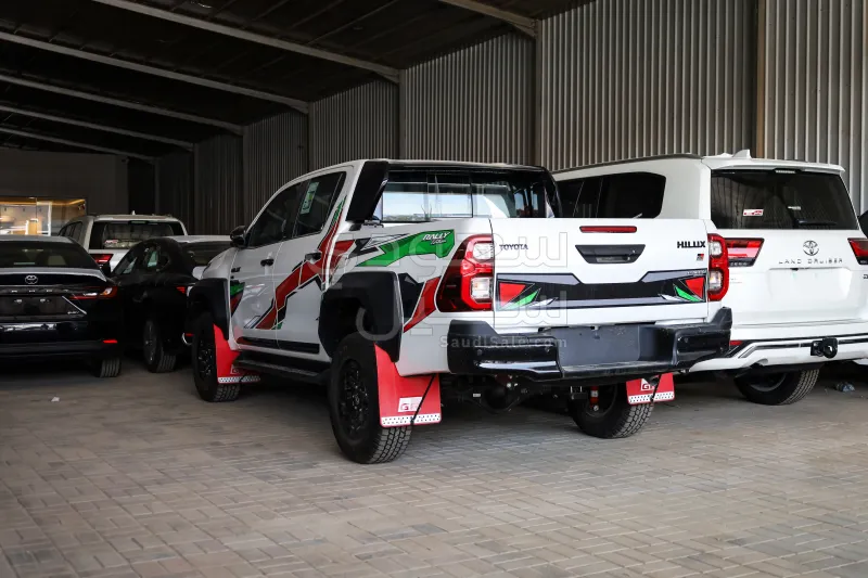 2025 تويوتا هاي لوكس جي ار  رالي