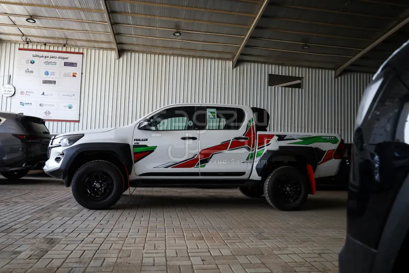 2025 تويوتا هاي لوكس جي ار  رالي