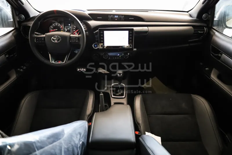 2025 تويوتا هاي لوكس جي ار  رالي