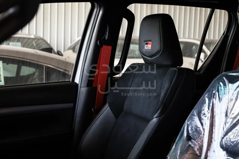 2025 تويوتا هاي لوكس جي ار  رالي