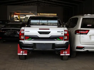 2025 تويوتا هاي لوكس جي ار  رالي