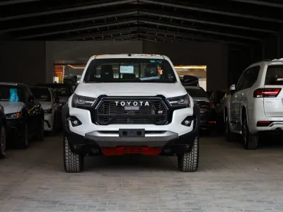 2025 تويوتا هاي لوكس جي ار  رالي