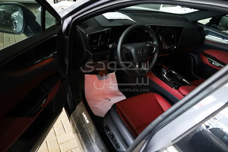 2025 لكزس إن إكس 350