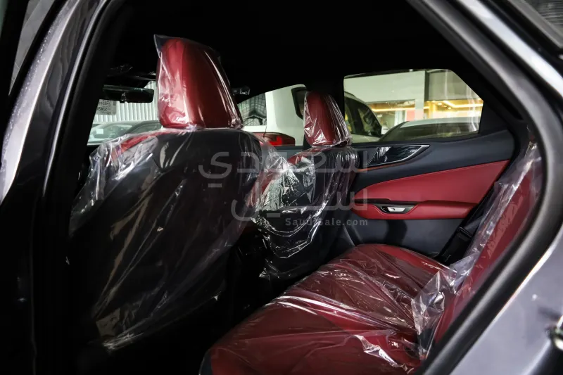 2025 لكزس إن إكس 350