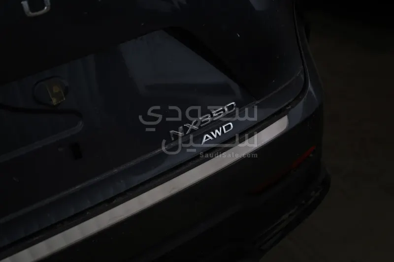 2025 لكزس إن إكس 350