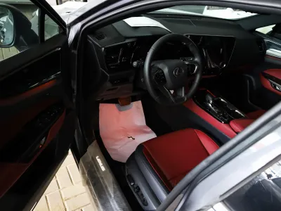 2025 لكزس إن إكس 350