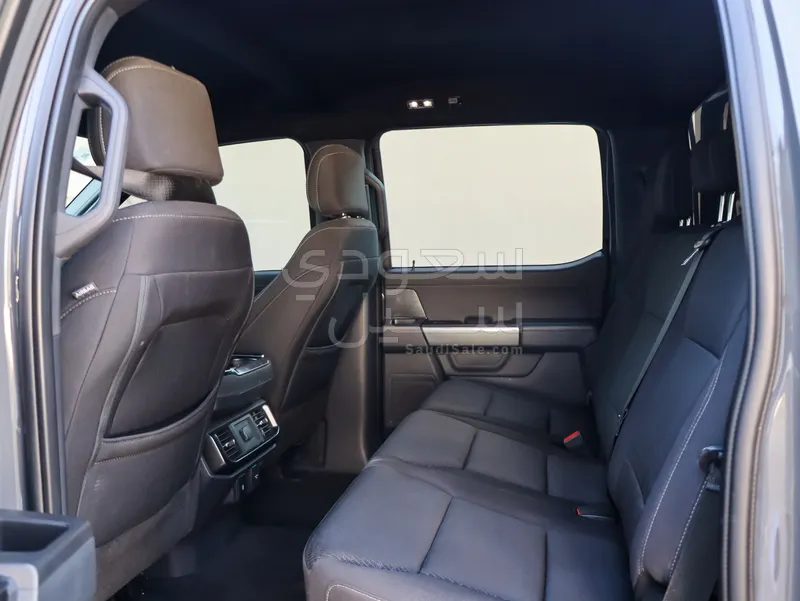 2021 فورد اف 150 اكس ال تي