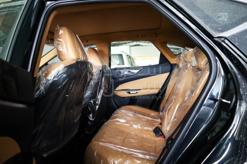 2025 لكزس إن إكس 350