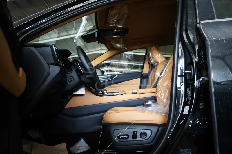 2025 لكزس إن إكس 350