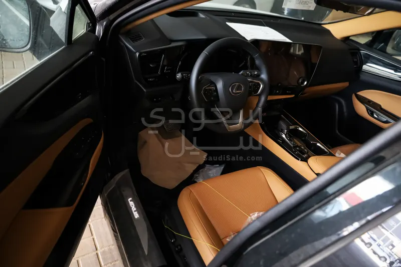 2025 لكزس إن إكس 350